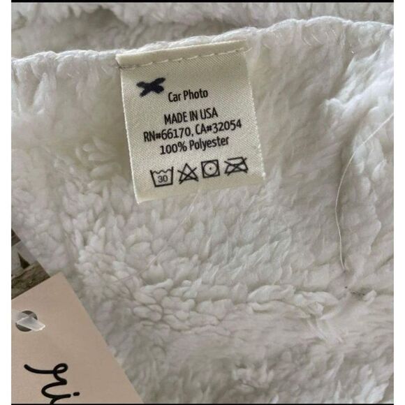 NWT Ri-Ri-Ku x FP Landscape Sherpa Blanket 59”x50” retail $165 - Picture 5 of 6
